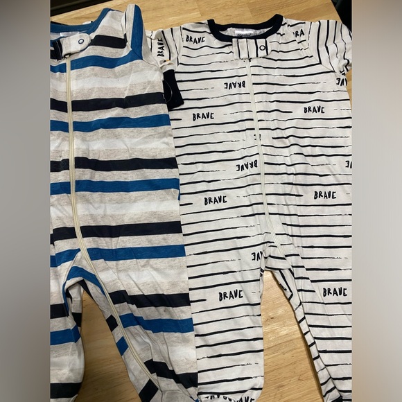 Onesies footed sleepers. Set of 4. size 0-3m - Picture 5 of 6